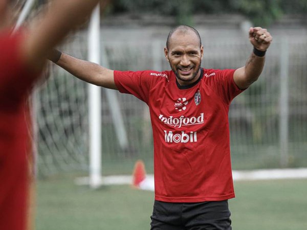 Pemain senior Bali United, Leonard Tupamahu