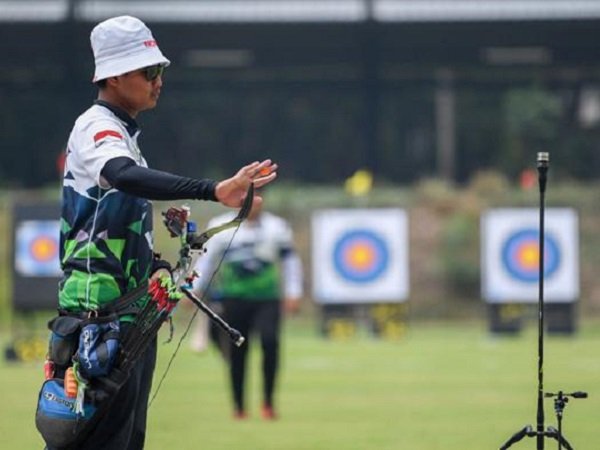 Hasil gemilang diraih atlet panahan putra Indonesia.