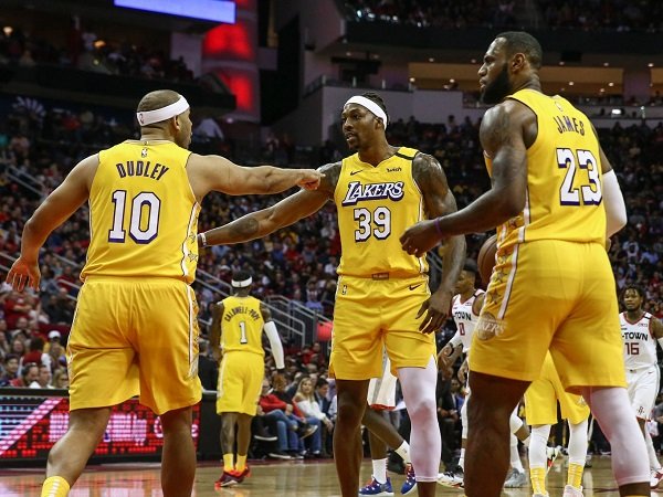 Dwight Howard dirayu Jared Dudley untuk perkuat Lakers lagi.