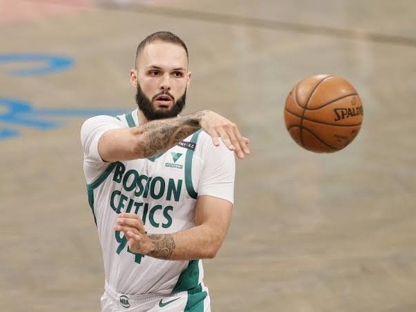 New York Knicks sukses bajak Evan Fournier dari Boston Celtics.