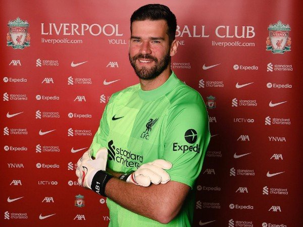 Alisson Becker sepakati kontrak baru di Liverpool (sumber foto: Liverpool FC)