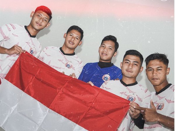 Skuat Persija Jakarta merayakan HUT RI ke-76