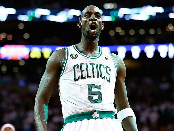 Boston Celtics bakal pensiunkan jersey milik Kevin Garnett.