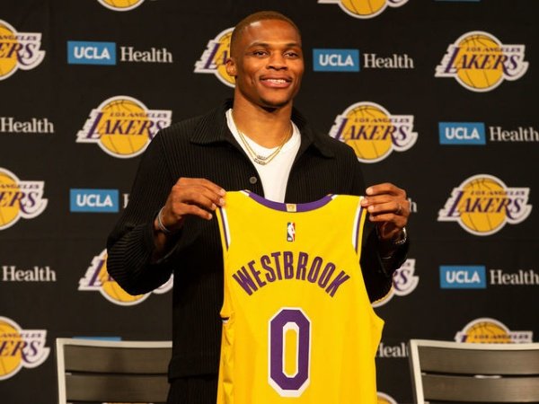 Russell Westbrook dipercaya Dwight Howard bisa bawa Lakers ke arah yang lebih baik.