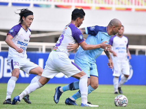 Laga Persela Lamongan kontra Persita Tangerang di Liga 1