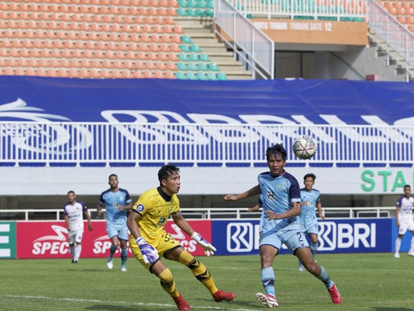 Pertandingan Persela Lamongan kontra Persita Tangerang