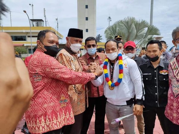 Gubernur Sumbar, Mahyeldi sambut kepulangan Iwan Samurai bersama atlet lain di BIM