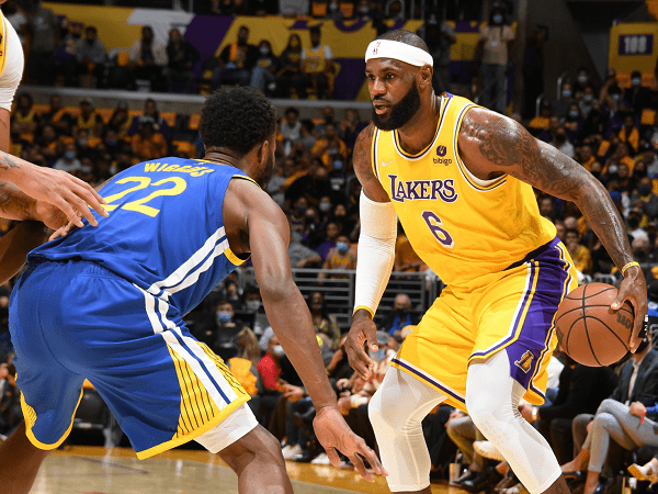 Los Angeles Lakers awali musim 2021-2022 dengan kekalahan pahit.