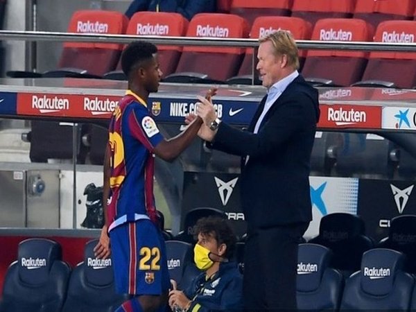 Ronald Koeman mengatakan jika dirinya bakal lebih hati-hati dalam memainkan Ansu Fati di skuat utama Barcelona musim ini / via Getty Images