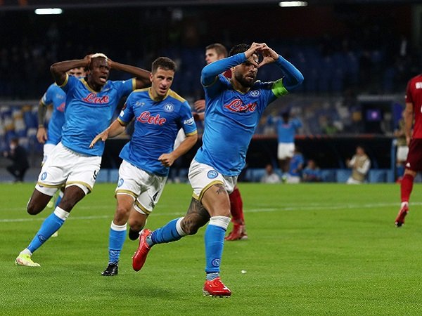 Napoli bertujuan lanjutkan tren kemenangannya di Serie A saat melawat ke kandang AS Roma.