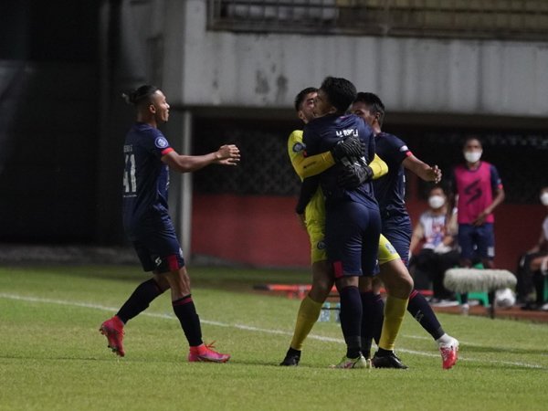 Pemain Arema FC merayakan gol ke gawang Persiraja Banda Aceh