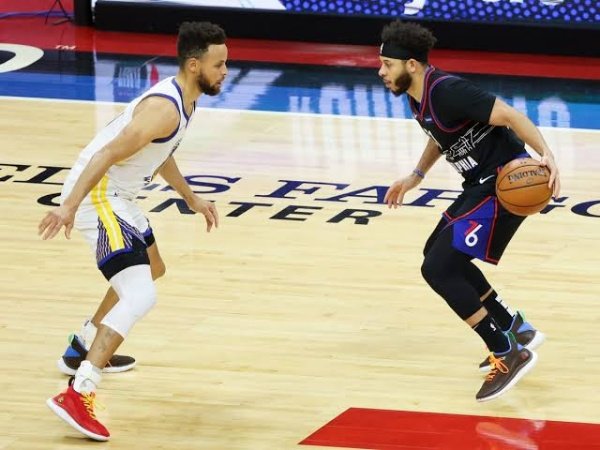 Seth Curry bicara soal perbedaan gaya main dari kakaknya.