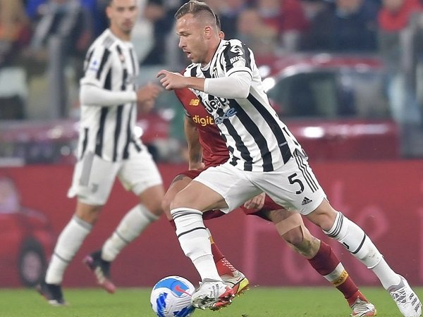 Juventus dan Napoli dicurigai lakukan transfer bermasalah.