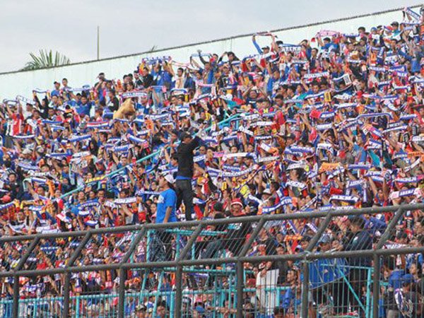 Aremania saat mendukung Arema FC sebelum pandemi Covid-19