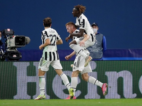 Juventus berupaya bangkit saat menghadapi Zenit St Petersburg di Liga Champions.