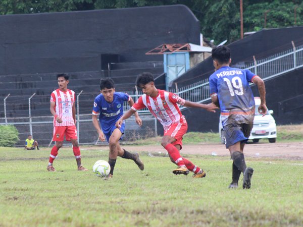 PSP Padang menghadapi Persepak pada pertandingan pertama grup D Liga 3 2021 Asprov PSSI Sumbar