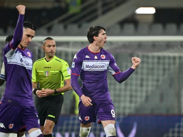 Dusan Vlahovic berjuang bantu Fiorentina kembali ke Eropa.