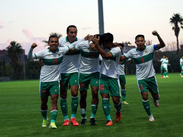 Para pemain timnas Indonesia merayakan gol ke gawang Myanmar