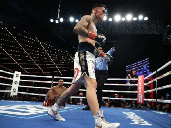 George Kambosos Jr ketika merobohkan Teofimo Lopez di ronde pertama. (Images: Getty)