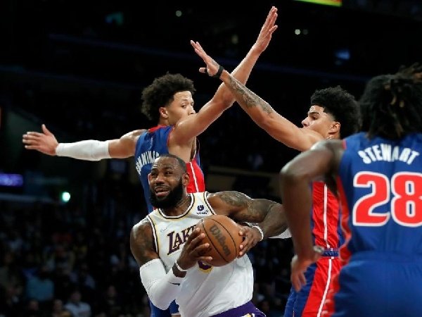 Los Angeles Lakers buat Detroit Pistons pulang dengan tangan hampa.