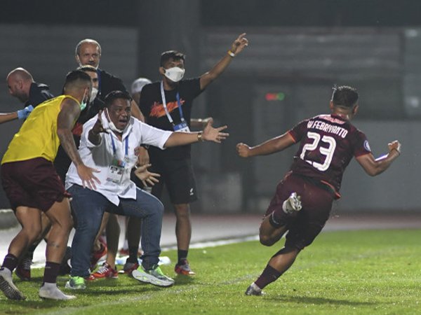 Pemain Borneo FC merayakan gol kemenangan ke gawang Persija Jakarta