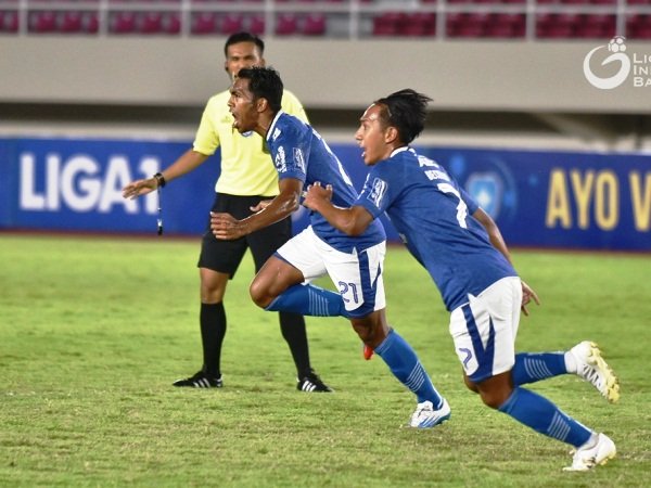 Frets Butuan ketika merayakan gol Persib Bandung