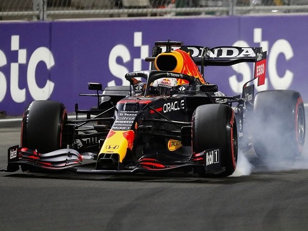 Lewis Hamilton was-was lihat peningkatan performa Verstappen di Sirkuit Jeddah.