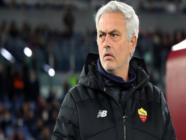 Jose Mourinho mengamuk ke awak media usai tak terima AS Roma dikritik pasca menelan kekalahan 0-3 dari Inter Milan di pekan ke-16 Serie A (5/12) / via Getty Images
