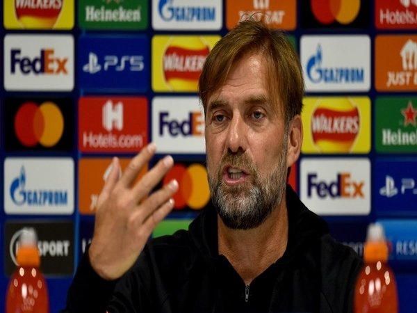 Jurgen Klopp mengatakan jika dirinya bakal memainkan rotasi skuat saat Liverpool berjumpa AC Milan di matchday pamungkas Liga Champions dini hari nanti (8/12) / via Getty Images