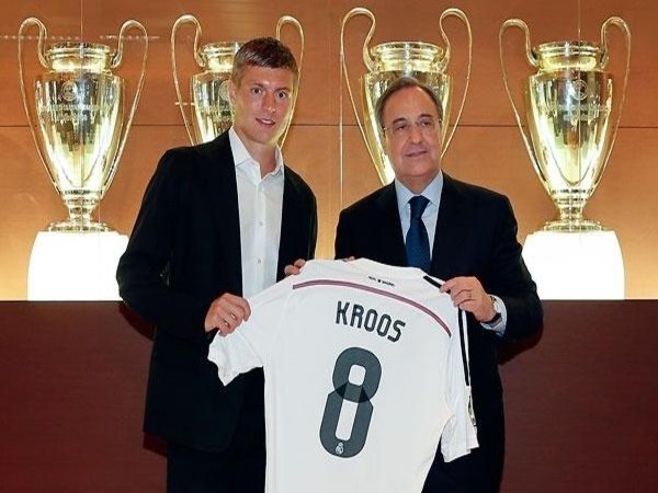 Bagi Florentino Perez, Toni Kroos merupakan rekrutan terbaik bagi Real Madrid dalam kurun satu abad terakhir / via Real Madrid Official