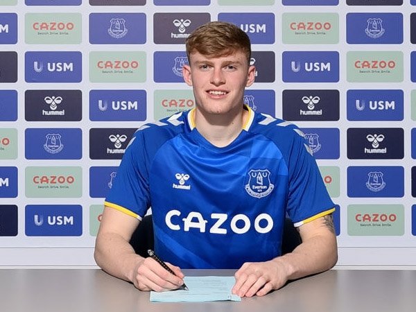 Everton Beri Kontrak Jangka Panjang Baru Bagi Jarrad Branthwaite