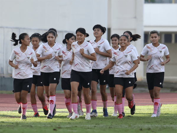Latihan skuat timnas wanita Indonesia