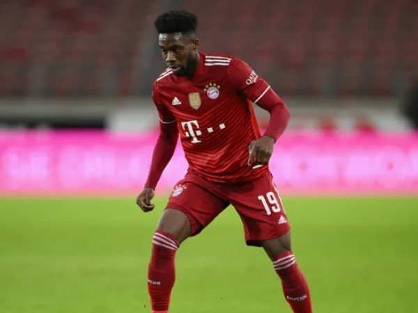 Official: Alphonso Davies named 2021 Canadian Player of the Year