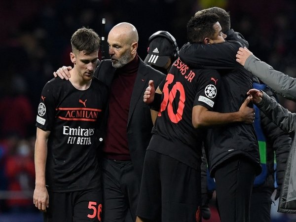 Badai Covid-19 di kubu AC Milan semakin parah, setelah kini sudah ada lima pemain yang didiagnosa positif / via Getty Images