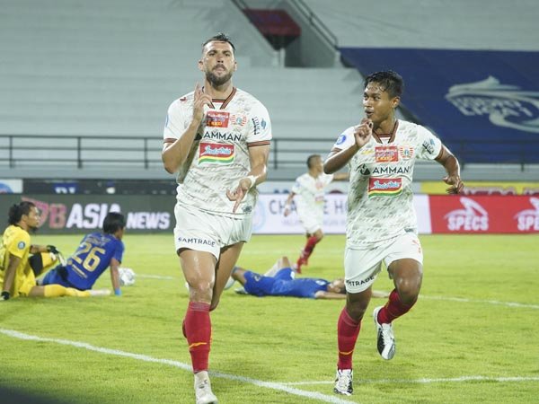 Penyerang Persija Jakarta, Marko Simic merayakan gol ke gawang PSIS Semarang