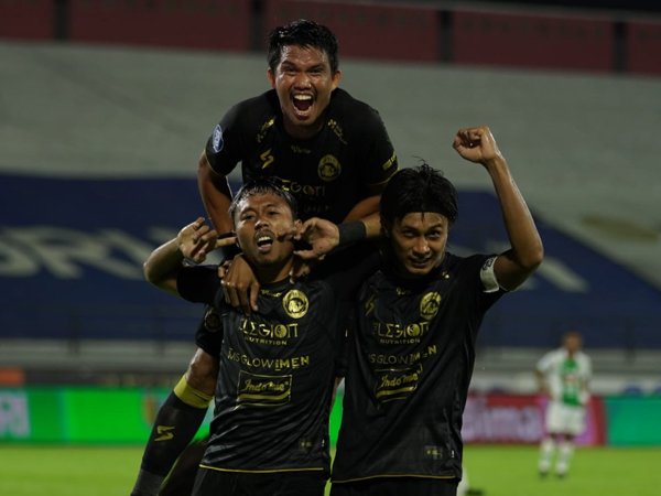 Penyerang Arema FC, Kushedya Hari Yudo merayakan gol ke gawang PSS Sleman