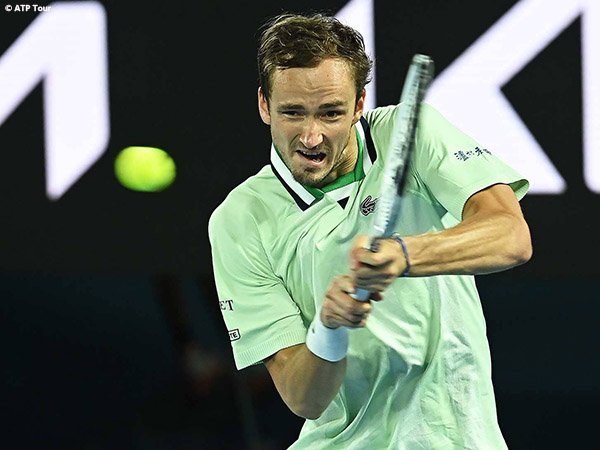 Daniil Medvedev bendung langkah Nick Kyrgios di Australian Open 2022