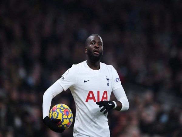 Tottenham dilaporkan tengah membidik dua gelandang Serie A untuk menggantikan posisi Tanguy Ndombele yang selangkah lagi hijrah ke PSG / via Getty Images