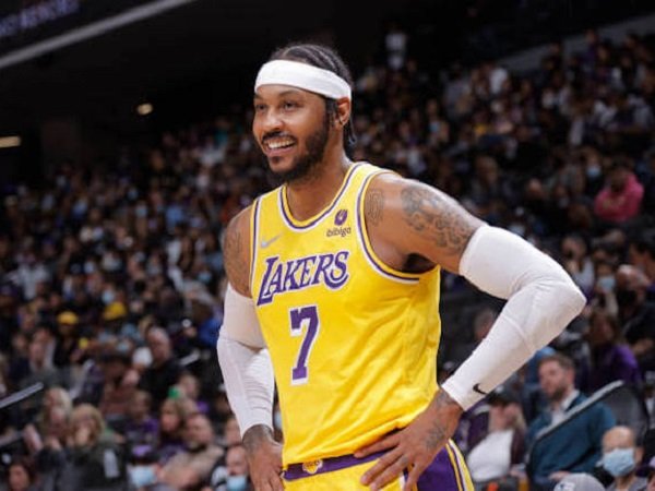 Carmelo Anthony ogah pusingkan soal kesulitan yang dialami Lakers.