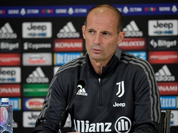 Massimiliano Allegri sebut pembicaraan Scudetto tidak masuk akal untuk Juventus.