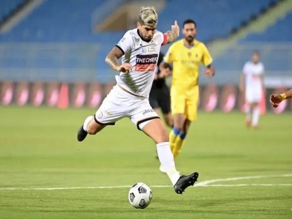 Ever Banega kini masuk dalam incaran AS Roma setelah target utama Giallorossi yaitu Boubacar Kamara, didekati oleh Manchester United / via Reuters