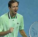 Hasil Australian Open: Daniil Medvedev Kerja Keras Atasi Auger Aliassime
