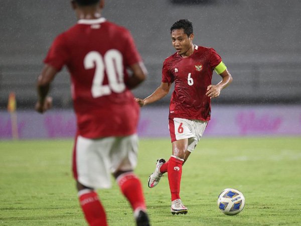 Kapten timnas Indonesia, Evan Dimas saat menghadapi Timor Leste