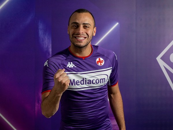 Fiorentina gantikan Dusan Vlahovic dengan Arthur Cabral.