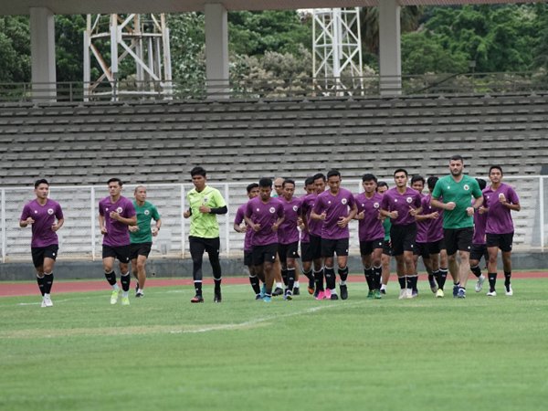Latihan skuat timnas Indonesia U-23 di Pulau Bali