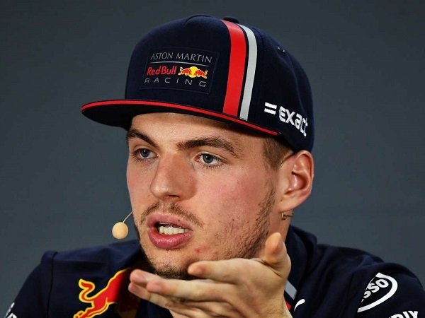 Max Verstappen antusias jajal mobil baru Red Bull Racing.