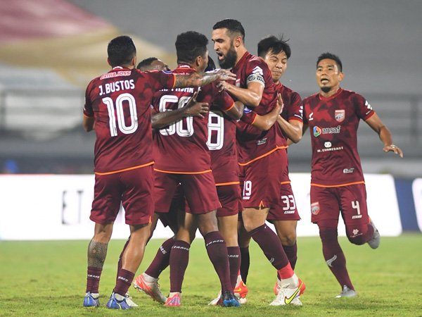 Pemain Borneo FC merayakan gol ke gawang Bhayangkara FC