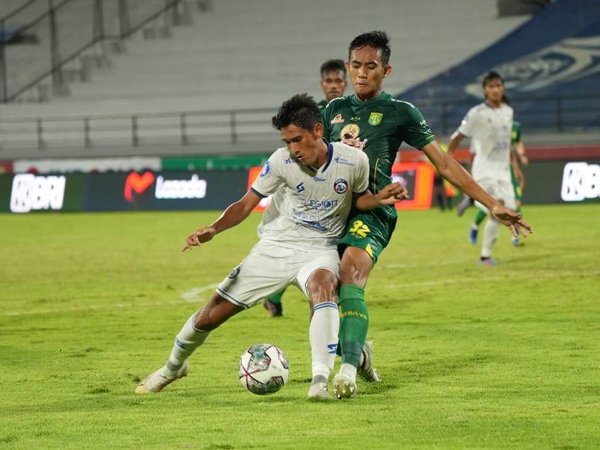 Laga Persebaya Surabaya kontra Arema FC di Derby Jatim