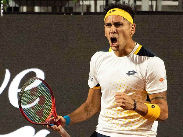 Alejandro Tabilo lumpuhkan juara bertahan demi maju ke perempatfinal Chile Open 2022