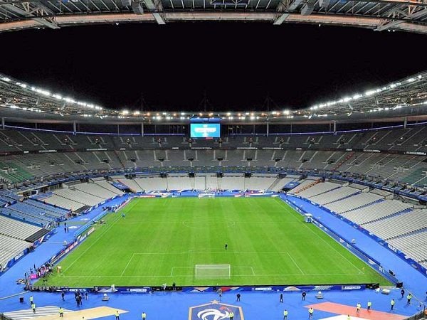 UEFA putuskan pindahkan venue final Liga Champions ke Paris.